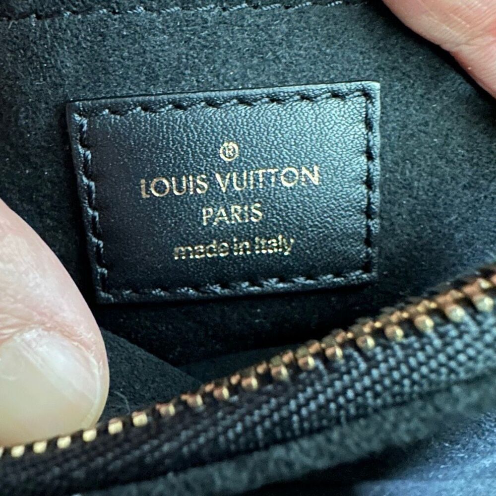 Louis Vuitton New Wave Hold Me Noir - Picture 14 of 16